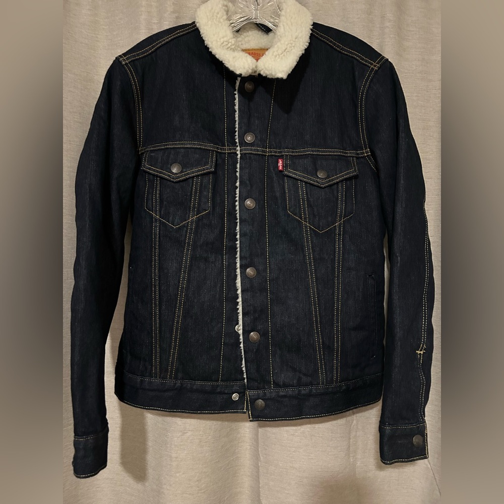Men’s XS Levi’s Sherpa lined Jean Jacket dark wash